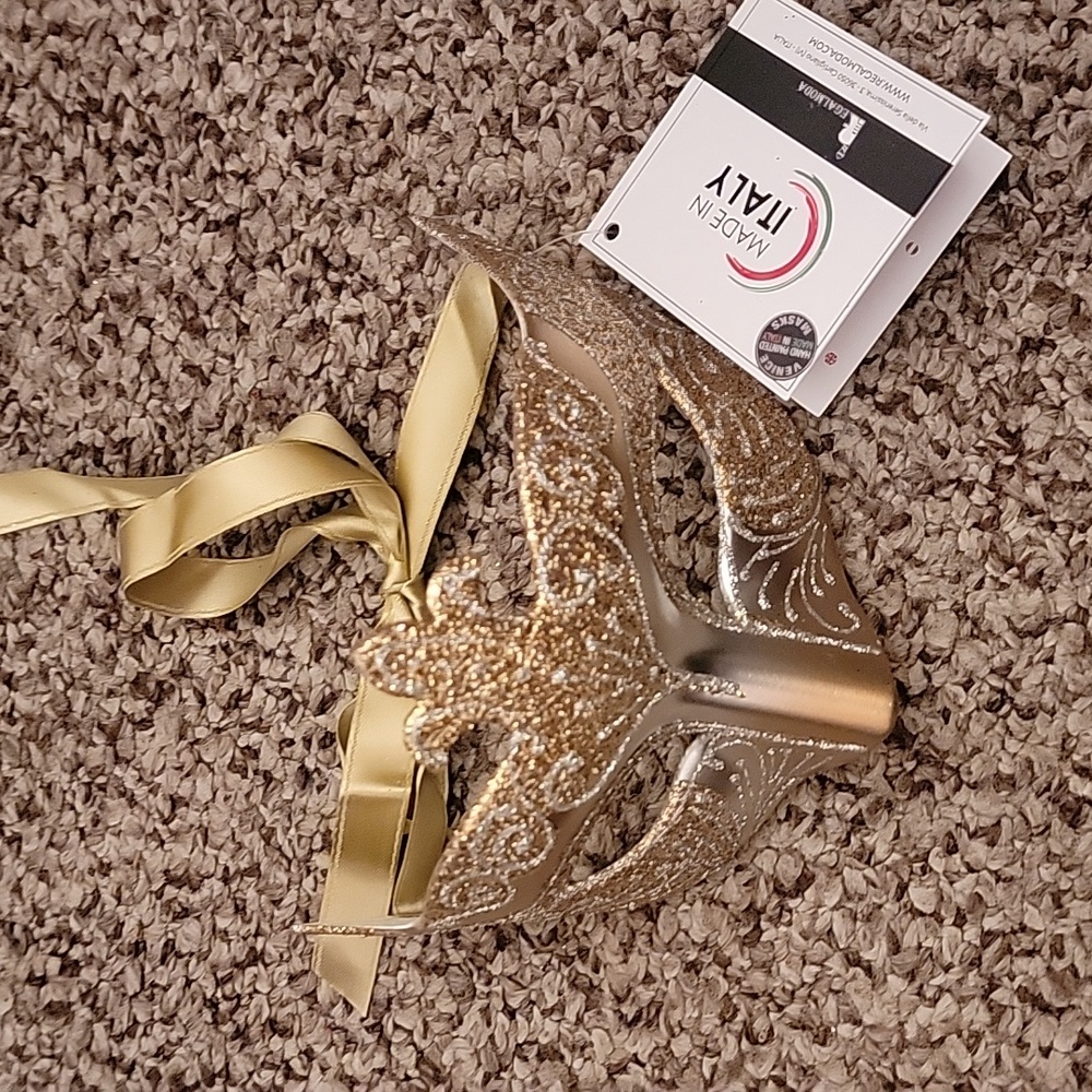 Venetian mask from Italy.. new